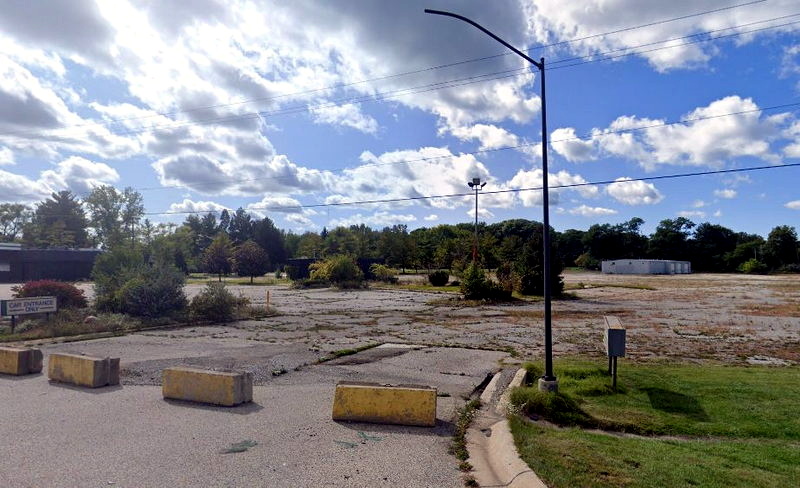 Cloverleaf Kitchens Restaurant (Harbor Country Restaurant) - Empty Lot